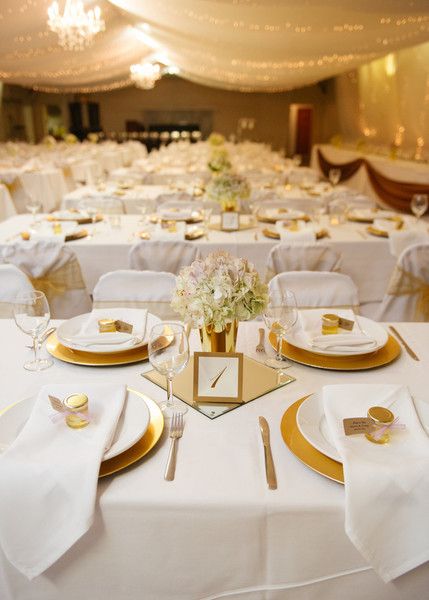 Golden Wedding Table Decorations, White Wedding Reception Decor, Gold And White Party, White Wedding Table Setting, Outdoor Wedding Reception Decorations, White Ballroom, Bridal Shower Decorations Elegant, White Wedding Table, Gold Place Setting