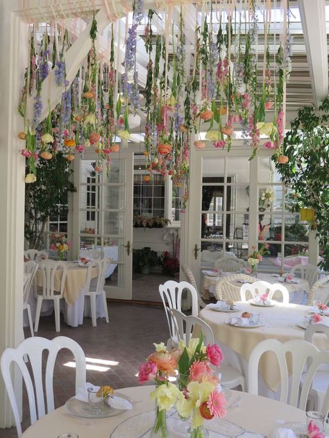 Outdoor Bridal Showers, Garden Party Bridal Shower, Garden Party Theme, Bridal Shower Inspo, Garden Bridal Showers, Garden Baby Showers, Wildflower Baby Shower, Garden Party Decorations, Garden Party Birthday