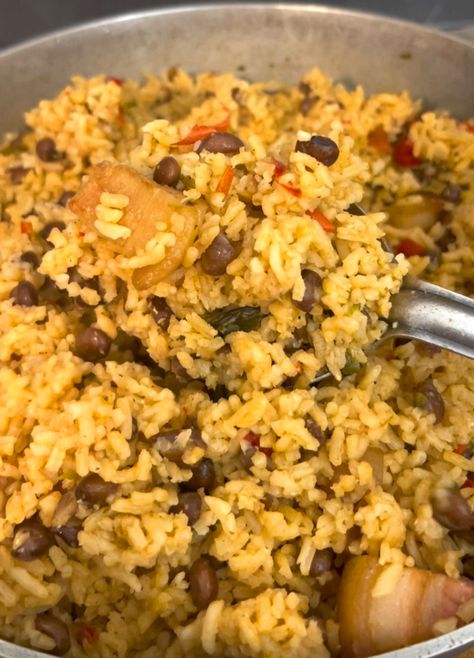 If you’re craving a taste of Puerto Rico, this traditional Arroz con Gandule, or Rice with Pigeons Peas recipe is a must-try! This flavorful rice dish is the heart of many Puerto Rican celebrations, especially during the holidays and family gatherings. As a Dominican, I couldn’t resist adding my own twist to this dish by using my Dominican-style sofrito. Rice And Gandules Puerto Rico, Arroz Con Gandules Puerto Rican, Arroz Con Gandules Recipe, Rice With Pigeon Peas, Caprese Sandwich Recipe, Rice With Pork, Puerto Rican Rice, Dominican Style, Flavorful Rice