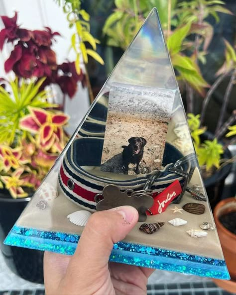 Pet Memorial Resin Ideas, Pet Memorial Resin Pyramid, Resin Memorial Ideas, Pet Memorial Resin, Epoxy Business, Diy Resin Crystals, Abstract Resin Art, Resin And Wood Diy, Resin Crafts Tutorial