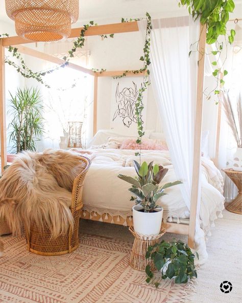 Four post bed and plants make for a dreamy bedroom scene! #bohoHomeDecor Bohemian Bedrooms, Boho Bedroom Design, Bohemian Bedroom Decor, Bedroom Decor Design, Poster Bed, Boho Room, Bohemian Bedroom, Teen Bedroom Decor, Canopy Bed