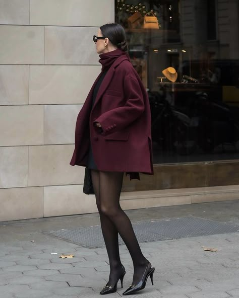 Burgundy Coat, Moda Chic, Looks Chic, Autumn Outfit, Outfit Inspo Fall, Looks Style, Winter Fashion Outfits, Elegant Outfit, Looks Vintage