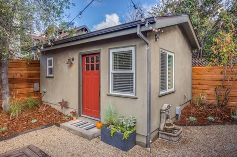 Guest house couples-250-sq-ft-tiny-guest-house-by-new-avenue-homes-001 Backyard Casita, Iceland Men, Casita Plans, Guest House Shed, Backyard Tiny House, Tiny Guest House, Amazing Salads, Lob Hair, Gym Space