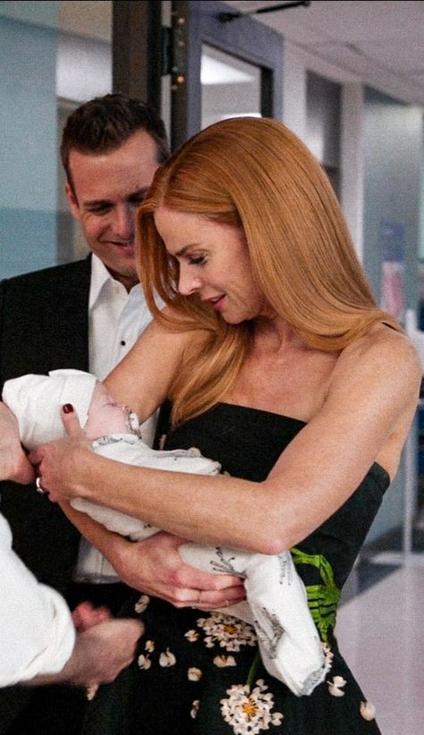 Darvey 😍🥰 discovered by anna on We Heart It Donna And Harvey, Suits Harvey And Donna, Donna Harvey, Suits Tv Series, Donna Paulsen, Suits Harvey, Sarah Rafferty, Suits Tv Shows, Suits Tv