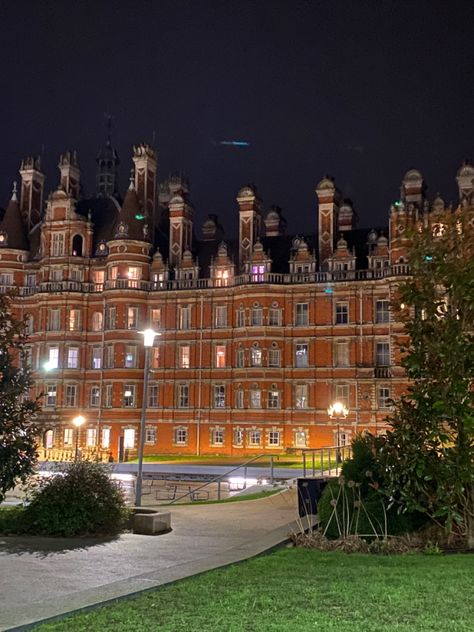 royal holloway Royal Holloway University Aesthetic, Royal Holloway University, England Aesthetic, Uni Room, Uni Life, Oxford University, Winter Aesthetic, Dream Big, University