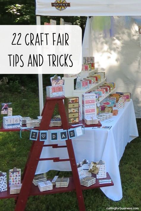 Cricut Market Stall, Tshirt Craft Show Display, Craft Festival Booth Ideas, Fall Craft Show Ideas, Craft Sale Display Ideas, Jewelry Booth Display Ideas, Jewelry Booth Display, Display Ideas For Craft Shows, Craft Show Booth Display Ideas