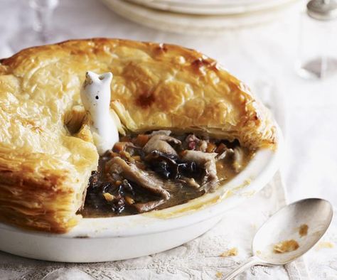 Duck and mushroom pie Risotto Recipes Easy, Savory Pies Recipes, Irish Recipes Traditional, Savoury Tarts, Salmon Spices, Savoury Bakes, Game Of Thrones Party, Mushroom Stew, Mushroom Pie