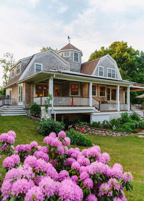 New England Porch, New England Backyard, Old New England Homes, Gambrel Exterior, New England Mansion, Brindleton Bay, New England House, England Houses, New England Home