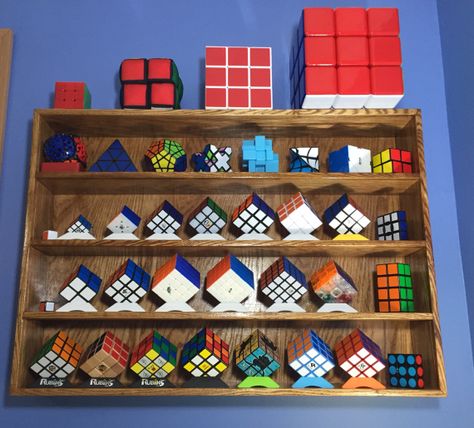 Rubik's Cube Case Rubics Cubes, Cube Display, Cube Decor, Garage Game Rooms, My Christmas List, Rubix Cube, Mall Design, Cube Puzzle, Rubik's Cube