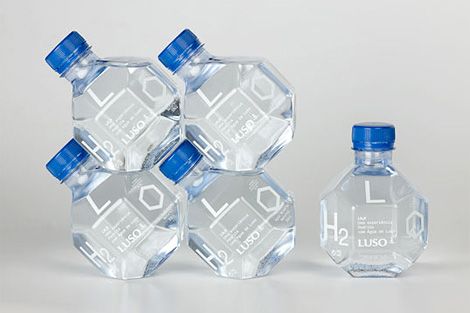 package design by Pedrita, alongside Água de Luso.     “The bottle’s 17 faces – five square and 12 identical hexagonal faces – allow for an endless number of bottles to be regularly grouped together in several configurations that suppress empty space between them. Unique Water Bottle, Water Packaging, Desain Pantry, Bottle Design Packaging, Innovative Packaging, Water Branding, Cool Packaging, Water Bottle Design, Beverage Packaging