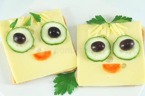 Funny Sandwich, Creative Sandwich, Eat Beautiful, Traditional Italian Dishes, Food Art For Kids, Chicken Sandwich Recipes, Winter Dinner Recipes, Fun Foods, Beautiful Beautiful