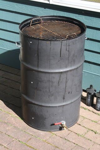 Ugly Drum Smokers (UDS) are simple smokers to build and operate yet they put out some really good barbecue. This Instructable will show you how to build your own... 55 Gallon Drum Smoker, Build Your Own Smoker, Backyard Smokers, Ugly Drum Smoker, Diy Smoker, Barrel Bbq, Smoker Plans, Barrel Smoker, Drum Smoker