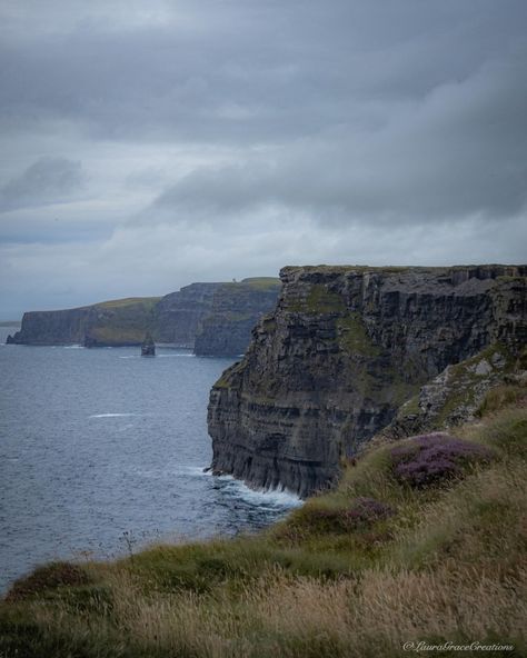 25+ Best Cliffs in Ireland: That are NOT the Cliffs of Moher Vintage Travel Aesthetic, Travel Aesthetic Friends, Couple Travel Aesthetic, Wallpapers Travel, Travel Aesthetic Beach, Travel Girl Aesthetic, Travel Aesthetic Outfits, Travelling Aesthetic, Cliffs Of Moher Ireland