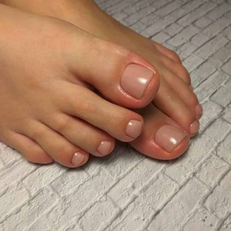 Pedicure Gel, Natural Nails Manicure, Feet Nail Design, Gel Toe Nails, Toe Nail Color, Pretty Toe Nails, Cute Toe Nails, Casual Nails, Neutral Nails