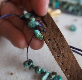 Leather Jewelry Making, Diy Step, Diy Leather Bracelet, Leather Jewelry Diy, Diy Step By Step, Turquoise Leather, Jewelry Techniques, Bead Leather, Diy Schmuck