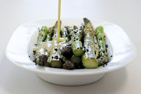 Sesame-Roasted Asparagus With Wasabi Vinaigrette Wasabi Vinaigrette, Wasabi Dressing, Vegetables Ideas, Easy Vegetarian Sides, Veggie Mains, Grilled Asparagus Recipes, Cleaner Eating, Roasted Vegetable Recipes, Vegetarian Sides