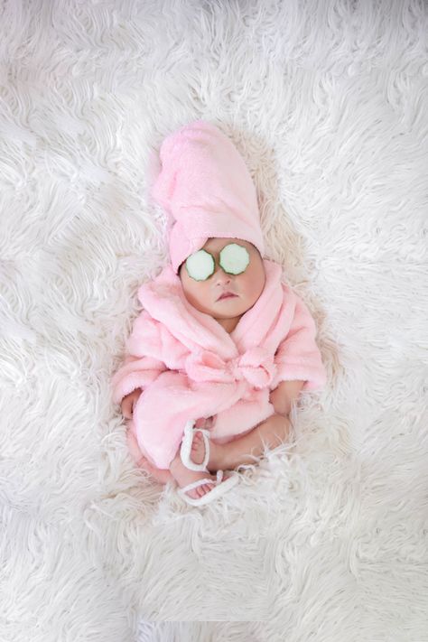 Newborn Spa Photoshoot, Baby Spa Photoshoot, Bath Photoshoot Baby, Princess Newborn Pictures, Newborn Princess Photoshoot, Bath Tub Baby Photoshoot, Spa Day Newborn Photo, Baby Spa, Diy Spa Day