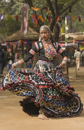 Rajasthani Dance, Dance Of India, World Dance, Jitterbug, Black Costume, Traditional Dance, Indian Dance, Folk Dance, Jive