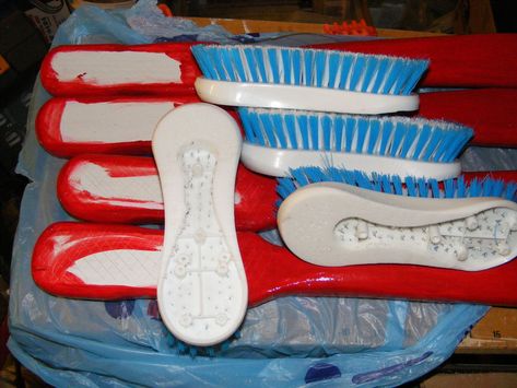 Giant Toothbrush: 5 Steps Giant Toothbrush, Dentist Ideas, Tooth Fairy Costumes, Diy Toothbrush, Dentist Halloween, Giant Props, Dental Fun, Weekend Ideas, Christmas Float Ideas