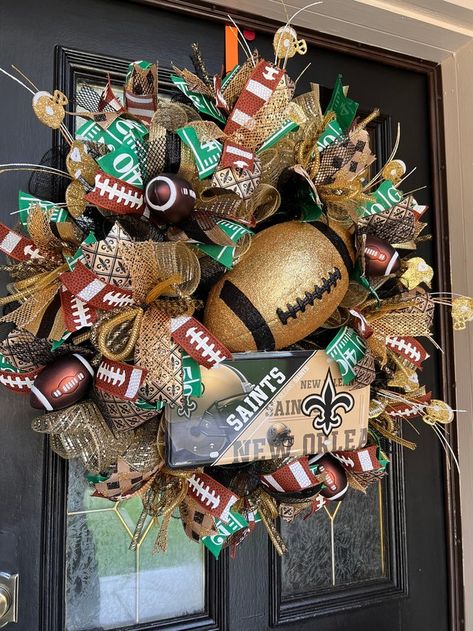 ExquisiteCrown - Etsy Saints Wreath, Sports Wreath, Sports Wreaths, Football Wreath, Saints Football, Fort Worth Texas, New Orleans Saints, Deco Mesh Wreaths, Easter Wreaths