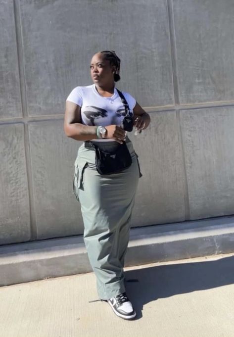 Cargo Skirt And Sneakers, Cargo Skirt Outfit Black Women, Parachute Skirt Outfit, Long Cargo Skirt Outfit, Cargo Skirt Outfits, Cornrow Bun, Summer Outfit Guide, Cargo Skirt Outfit, Olive Skirt