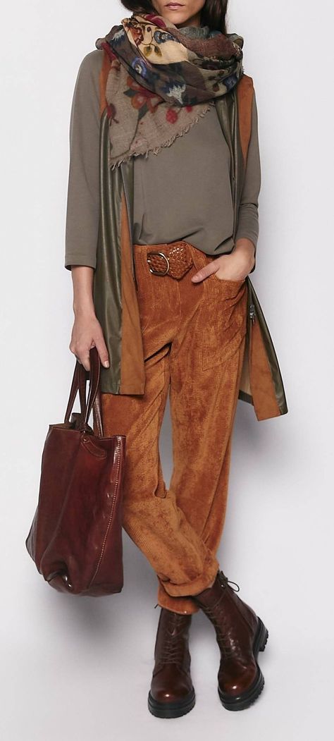 Hannah Louise Poston Fashion, Brown Clothes Women, Autumn Outfits Over 40, Boho Style Winter Fall Outfits, Boho Over 40 Fashion, Boho Elegant Outfit, Boho Outfits Women, Late Fall Outfits, Boho Chic Outfits Winter