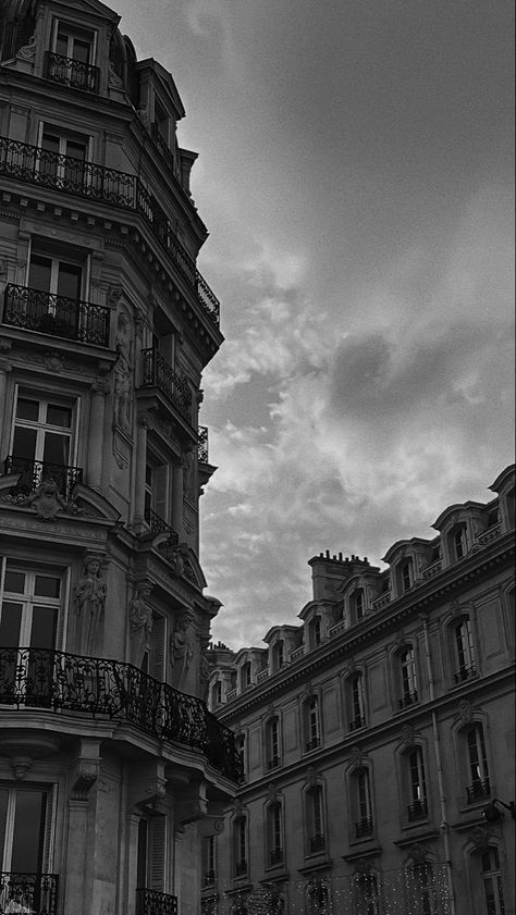 #paris #bigcity #vacation #daydreaming Black N White Wallpaper, Grey Wallpaper Iphone, Classy Wallpaper, Life Quotes Wallpaper, Paris Black And White, Dark Black Wallpaper, Eagle Wallpaper, Building Aesthetic, Castle Aesthetic