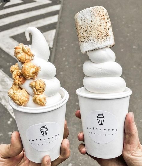 Tara Milk Tea, Kue Macaroon, Ice Cream Business, Soft Serve Ice Cream, Ice Cream Cones, Ice Cream Truck, Ice Cream Shop, Soft Serve, Cute Desserts