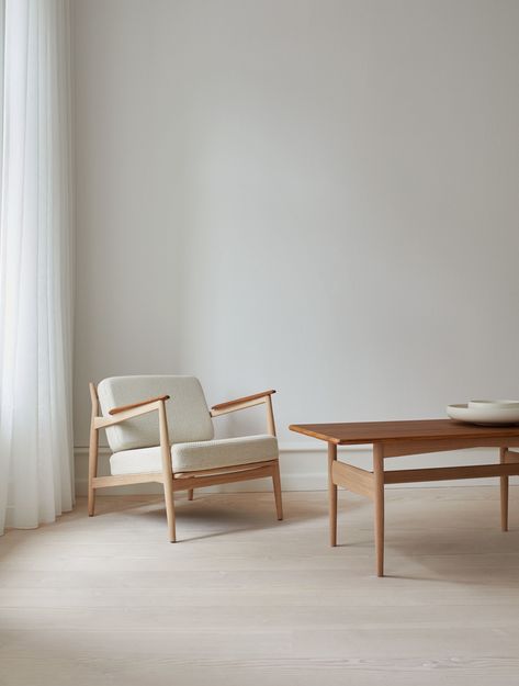 Danish design since 1937. Model 107 was designed in the 1950s and originally produced by Magnus Olesen in 1956. The details of the chair reflect the famous, classic design of the era – Danish Modern. The chair represents Ib Kofod-Larsen’s approach at its best: designing a slightly chunky, comfortable lounge chair yet adding an elegant and light edge to it. Discover more designs from Magnus Olesen via the link. #DanishDesign #MagnusOlesen #AndLight Danish Design Chair, White Lounge Chair, Danish Armchair, Lounge Interiors, Danish Chair, Solid Coffee Table, Sustainable Furniture, Coffee Table White, Modern Lounge Chairs