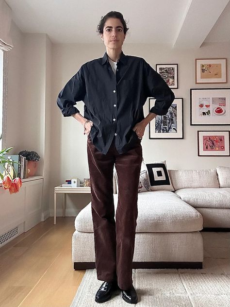 1/2: Brown corduroy pants could be the new jeans Velvet Pants Outfit, Leandra Medine Style, Corduroy Pants Outfit, Brown Corduroy Pants, Uniform Style, Plain Sweaters, Cashmere Hoodie, Brown Outfit, Uniform Fashion