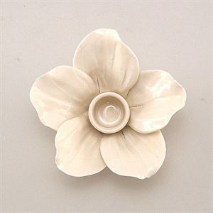 Flower candle holder Candle Ceramic, Candle Holder Ceramic, Clay Candle Holders, Diy Fleur, Pottery Candle Holder, Clay Candle, Diy Air Dry Clay, Pottery Candle, Flower Candle Holder