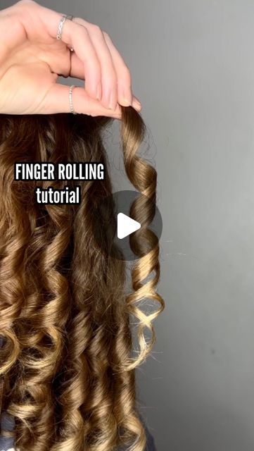 How To Finger Curl Your Hair, Pencil Curls Hairstyles, Curly Hair Finger Coiling, How To Do Finger Curls, How To Curl Wet Hair, How To Curly Hair Curl Tutorial, Finger Rolling Curly Hair, How To Finger Curl Hair, How To Do Curly Hair Curl Tutorial