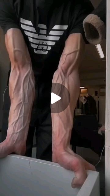 GLOWUP | FITNESS | LIFESTYLE on Instagram: "Forearm Veins Tutorial.....⚠️ How to get veiny hands in 5 minutes  . . . . . . . . . . #gym #explorepage #fitness #forearmexercise #forearm #veins #veins #fitnesstips #gymmotivation #fyb" Veiny Hands Tutorial, Forearm Veins, Veiny Hands, Hands Tutorial, Forearm Workout, Next To Normal, Fitness Lifestyle, Life Changing, Gym Motivation