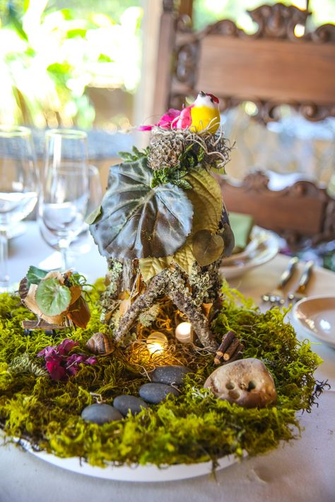 Fairy House centerpiece. Fairy House Centerpiece, Garden Centerpiece Ideas, Fairy Centerpiece, Fairy Garden Wedding, Lotr Wedding, Dragon Table, Garden Wedding Centerpieces, Fairy Theme Party, Fairy Theme