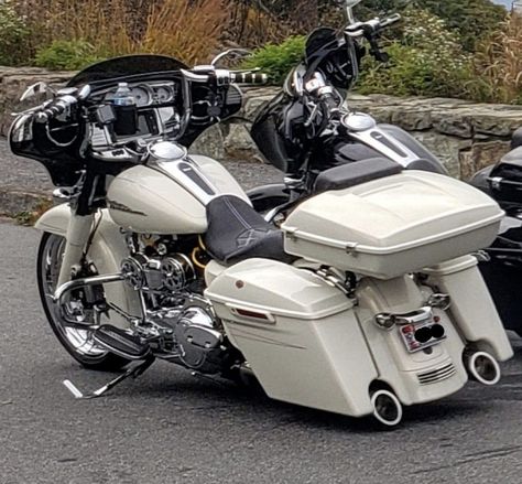 Street Glide With 21 Inch Front Wheel, Harley Davidson Motorcycles Street Glide, White Harley Davidson, Hayabusa Motorcycle, Low Rider S, Custom Street Glide, Harley Davidson Ultra Classic, Harley Bagger, Custom Motorcycles Bobber