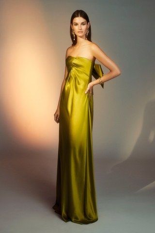 Alberta Ferretti Limited Edition Haute Couture Automne-Hiver 2019-2020 - Défilés | Vogue Paris Chartreuse Wedding, Chartreuse Dress, Runway Gowns, 2019 Couture, Maxi Dress Formal, Italian Fashion Designers, Alberta Ferretti, Gorgeous Gowns, Ladies Dress Design