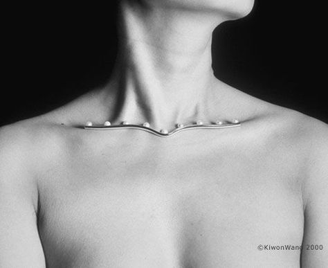 collarbone jewelry by Kiwon Wang Body Adornment Jewellery, Body Adornment, Contemporary Jewellery, Body Jewellery, Jewelry Inspo, Contemporary Jewelry, Modern Jewelry, Minimalist Jewelry, Bling Bling