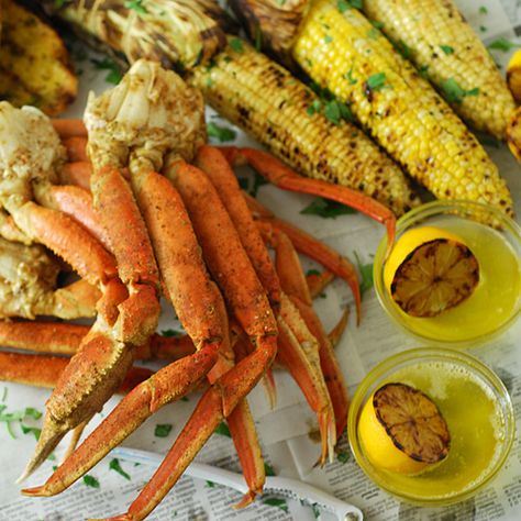 Crab Legs On The Grill, Grilled Crab, Crab Legs Recipe, Snow Crab Legs, Green Egg Recipes, Grilled Seafood Recipes, Grilled Seafood, Crab Recipes, Crab Legs