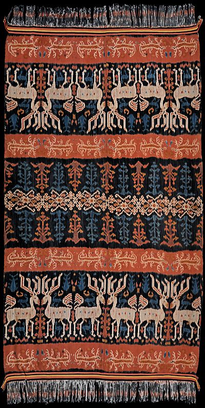 Kain Tenun Sumba, Tenun Ikat Sumba, Fabric Art Ideas, Indonesian Textiles, Royal Wall, Sumba Indonesia, Baroque Wall, Ikat Art, Indonesia Traditional