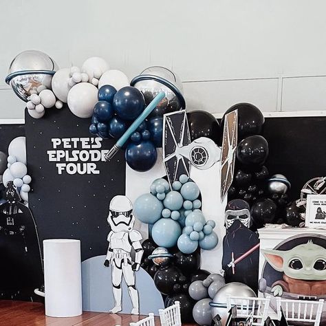 DECOR X BALLOONS by Samantha 🫧 on Instagram: "Star Wars Meets Custom Blues🤍 ——————————————————— 🎈For bookings or inquiries please go to : 💻 www.orantesdesigns.com 📱 778.833.0193 📧 contact@orantesdesigns.com——————————————————— #firstbirthday #partydecorations #balloongarland #partydecor #babyshowerideas #bridalshowerdecor #decor #ballooninstallation #balloonideas #sweetcart #partyideas #birthdayideas #kidsparties #babyinspo #candycart #partyrentals #partyplanning #ballooninspo #babyshower #starwarsparty #babyyodaparty #yodaparty #starwars" Starwars Balloons, Star Wars Balloon Arch, Star Wars Decorations Party, Starwars Party Ideas, Star Wars Centerpieces, Darth Vader Birthday Party, Star Wars Balloons, Star Wars Party Decorations, Star Wars Birthday Party Ideas