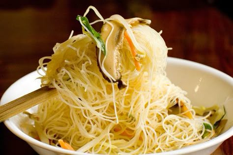 Mai Fun Noodles Recipe, Vegetable Mei Fun Recipe, Mei Fun Recipe, Mei Fun Noodles, Mai Fun, Taking Pictures Of Food, Mei Fun, Chinese Buffet, Pictures Of Food