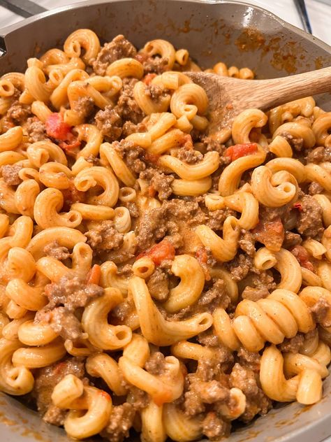 Bison Pasta Recipes, Southwest Beef Cavatappi, Cowboy Pasta, Southwest Pasta, Southwest Seasoning, Southwest Recipes, Creamy Pasta Dishes, Spicy Beef, Shredded Beef