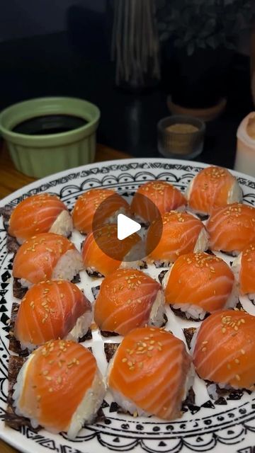 Nori Seaweed, Sushi Night, Salmon Sushi, Philadelphia Cream Cheese, Cooked Rice, Egg Box, Sushi Plate, Sushi Recipes, Mediterranean Diet Recipes