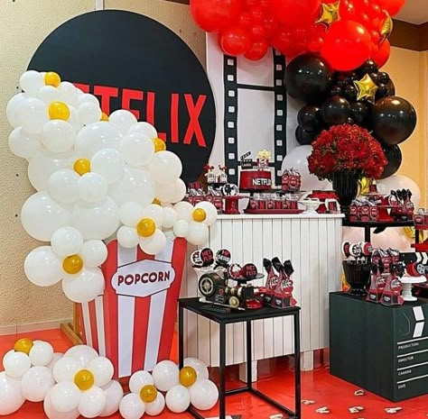 Animation Theme Party, Movies Party Theme, Netflix Themed Party, Cinema Theme Party, Cinema Birthday Party, Cinema Decoration, Movie Night Party Decorations, Buffet Theme, Birthday Movie Night