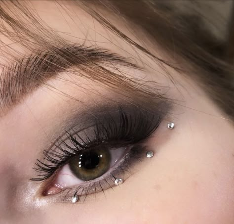 Dark Rhinestone Makeup, Mitski Concert Makeup, Maquillaje Aesthetic, Black Eye Makeup, Concert Makeup, Eyeliner Ideas, Rhinestone Makeup, Euphoria Makeup, Swag Makeup