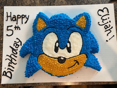 Home made cut out birthday cake. Ised two 9 inch round cake pans and butter cream frosting. Diy Sonic Birthday Cake, Number 6 Sonic Cake, Sonic The Hedgehog Cupcake Cake, Easy Sonic Cake, 6th Birthday Boy Theme Ideas, Sonic Cupcake Cake, Diy Sonic Cake, Sonic Sheet Cake, Simple Sonic Cake