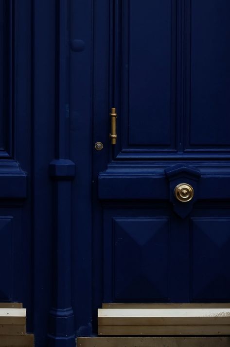 Photo Bleu, Blue Aesthetic Dark, Ravenclaw Aesthetic, Door Picture, Haus Am See, Blue Wallpaper Iphone, Navy Wallpaper, 패턴 배경화면, Blue Pictures