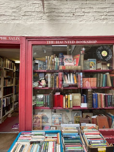 Oxbridge Aesthetic, Cambridge Aesthetic, Bookshop Aesthetic, Cambridge Book, Autumn 23, Paris In Autumn, Book Shops, 2024 Moodboard, England Trip