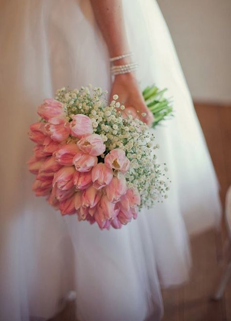 Tulip Bouquet Wedding, Easter Wedding Ideas, Tulip Bridal Bouquet, Pink Tulips Bouquet, Simple Wedding Bouquets, Tulip Wedding, Peony Bouquet Wedding, Blue Wedding Bouquet, Wedding Bouquets Pink