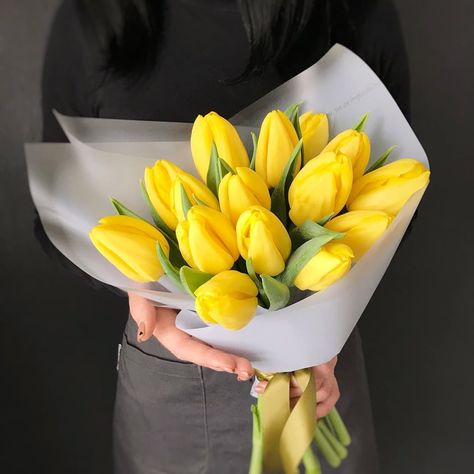 Yellow Tulips Bouquet, Yellow Rose Bouquet, Snow Flower, Plants Are Friends, Boquette Flowers, Tulip Bouquet, Blue Wedding Flowers, Yellow Tulips, Language Of Flowers